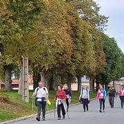 le mini groupe animé par Alain arrive à Cléry sur Somme